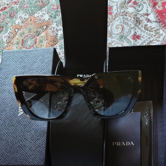 PRADA SUNGLASSES - Picture 3 of 10